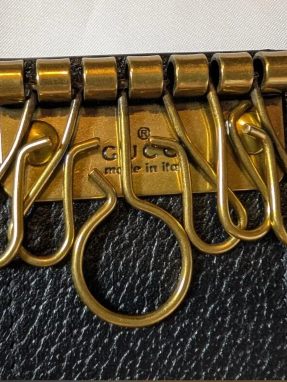 Like New Authentic Gucci Black Leather w Gold Bee & Star Print 6-Key Holder Case